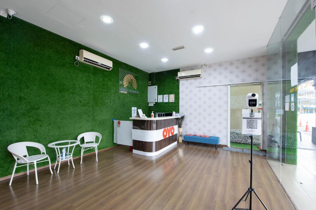 Oyo 90231 Hotel By The Park Plt Джохор Бахру Екстериор снимка